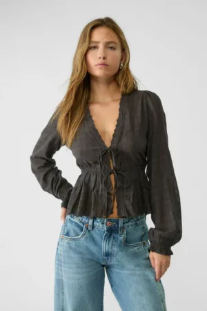 Flowy shirt with embroidery