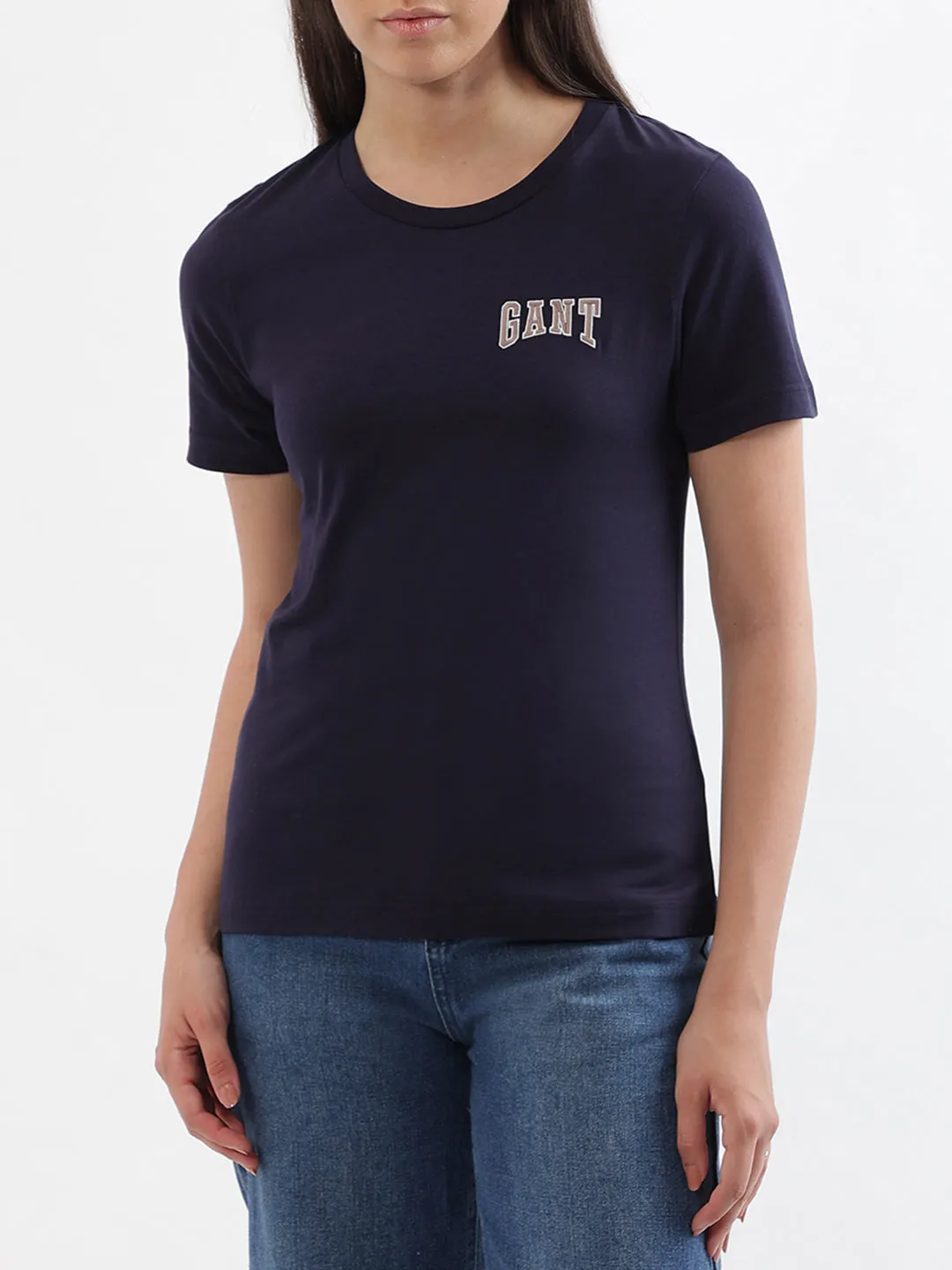 Regular fit t-shirt with the Gant navy logo.