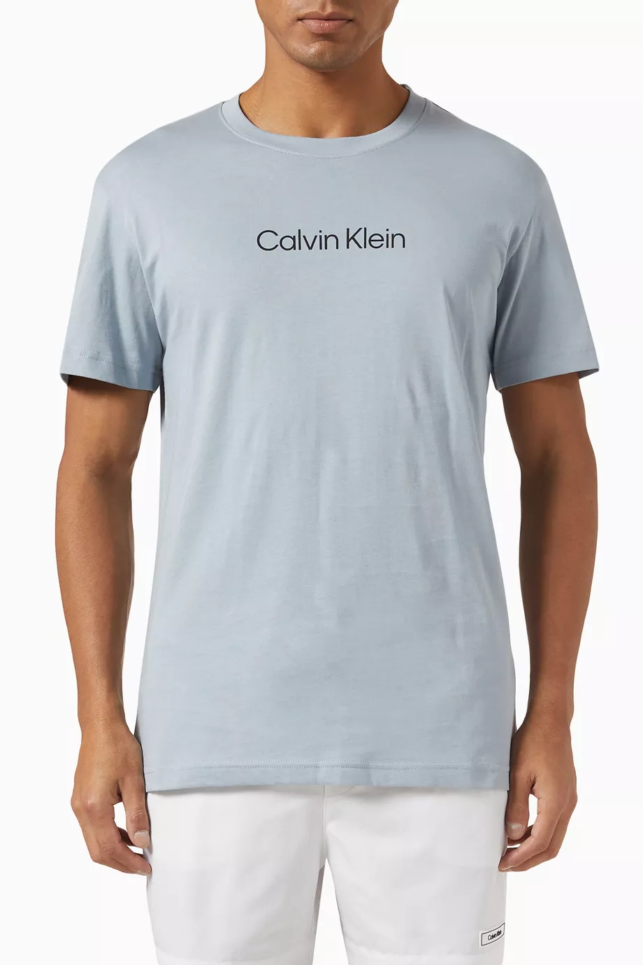 Calvin Klein men’s straight-cut cotton T-shirt in classic design, featuring a crew neckline and soft breathable fabric for everyday comfort and style.